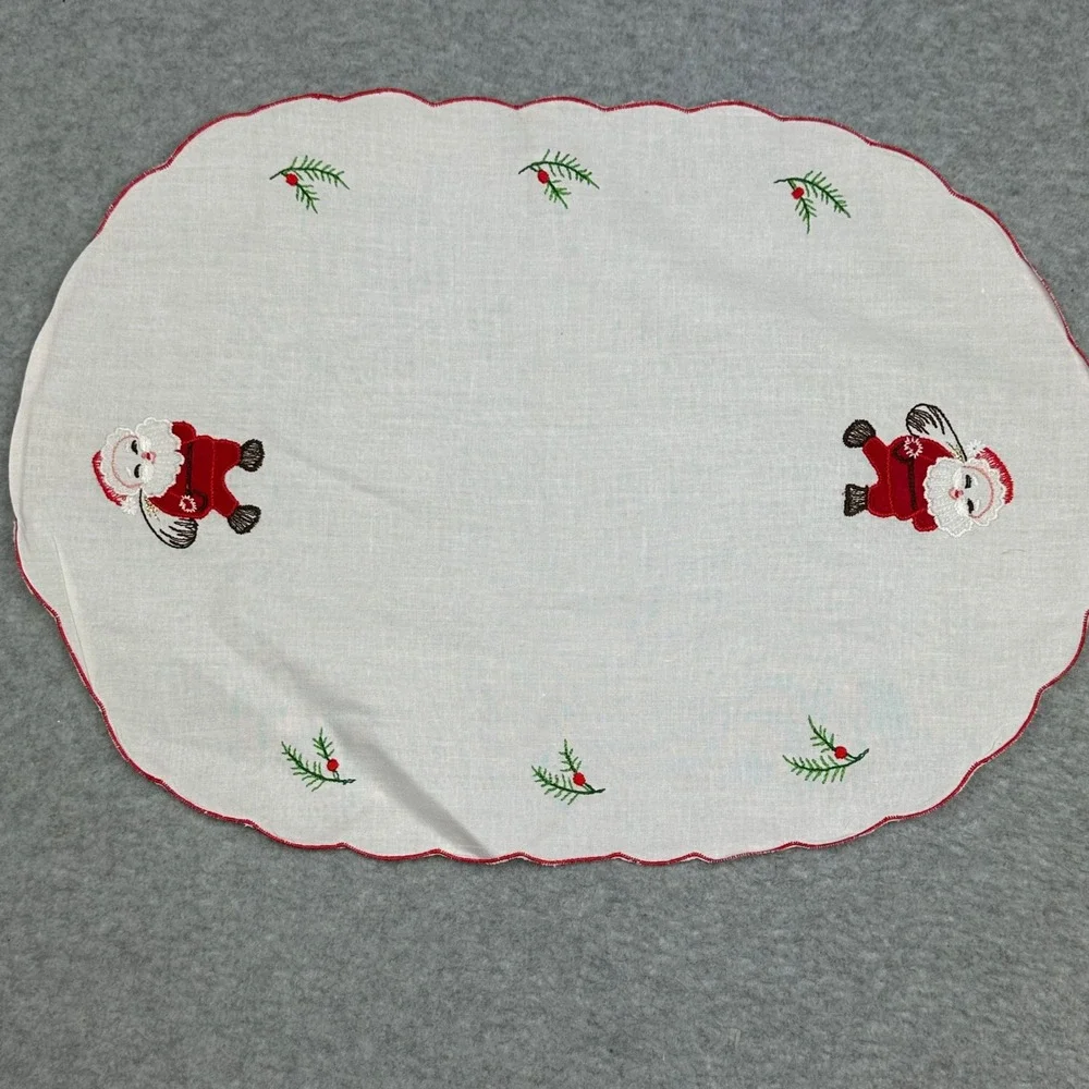 Vintage Christmas Embroidered Santa Claus Oval Scalloped Table Runner Doily